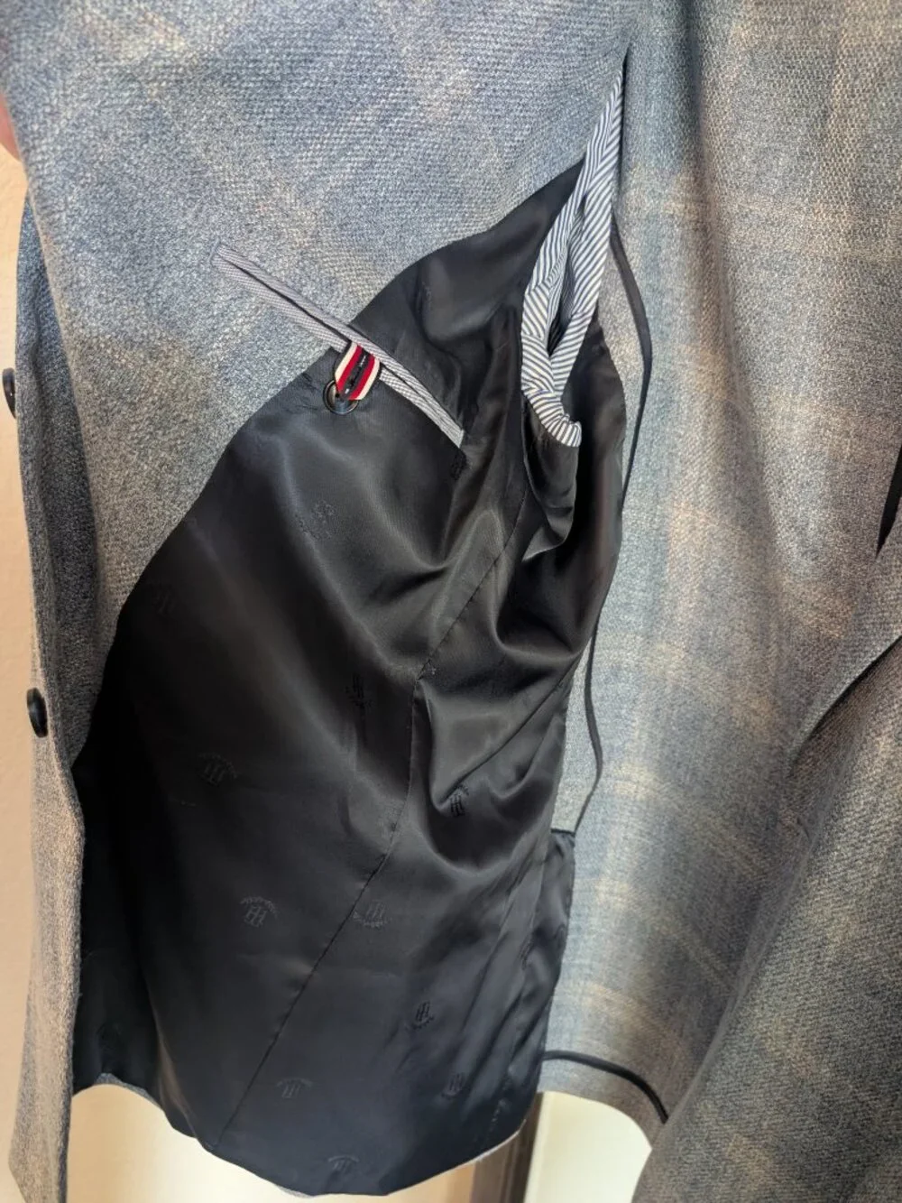 Tommy Hilfiger Blue Plaid Modern Fit Sport Coat Blazer - Size 46R
